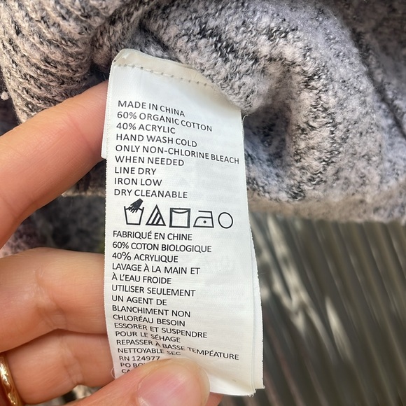 Prana Cowl neck pullover in grey/lavender geometric pattern - Picture 4 of 8